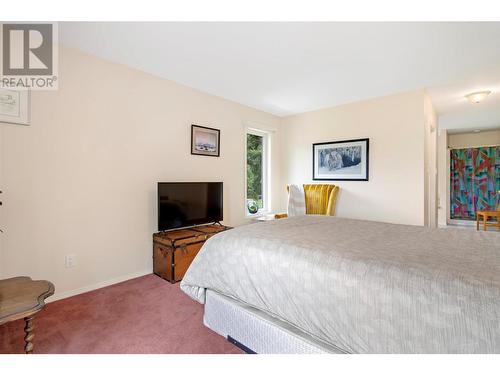 1711 Davies Road, Sorrento, BC - Indoor Photo Showing Bedroom