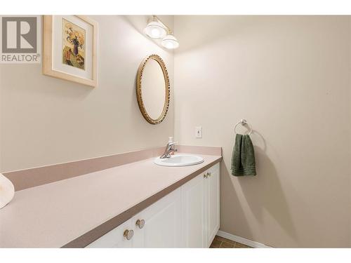 1711 Davies Road, Sorrento, BC - Indoor Photo Showing Bathroom