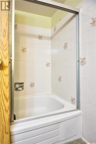 103 314 11Th Street E, Prince Albert, SK - Indoor Photo Showing Bathroom