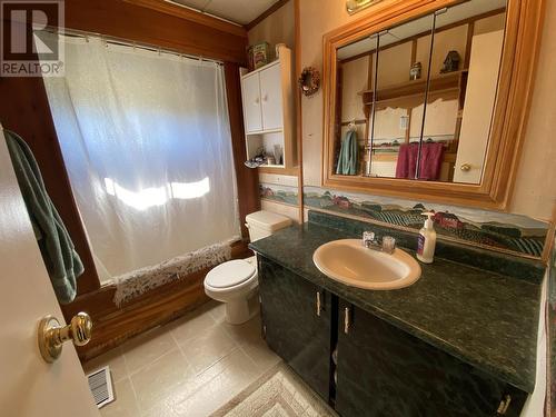 7969 Scherger Road, 70 Mile House, BC - Indoor Photo Showing Bathroom