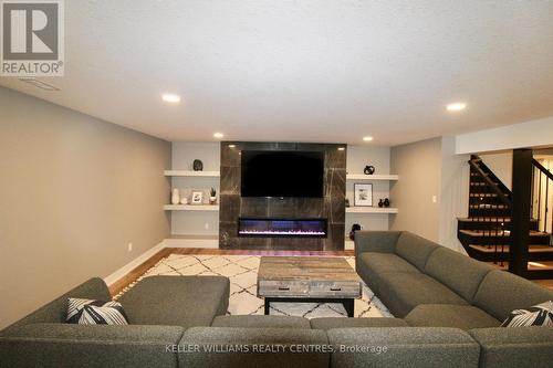 112 Jackson Street E, West Grey, ON - Indoor Photo Showing Living Room