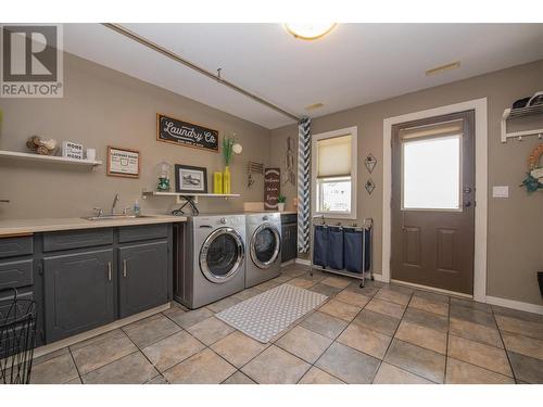 2040 Skyview Crescent, Lumby, BC - Indoor Photo Showing Laundry Room