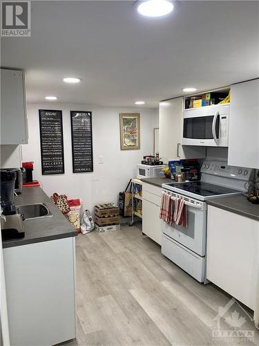 69 Blackburn Avenue, Ottawa, ON - Indoor Photo Showing Kitchen