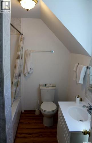 3 2Nd Avenue, Weyburn, SK - Indoor Photo Showing Bathroom