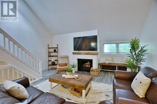 207 Escarpment Cres, Collingwood, ON - Indoor Photo Showing Living Room With Fireplace