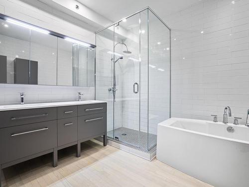 Salle de bains attenante Ã  la CCP - 103-265 Av. Du Mont-Royal O., Montréal (Le Plateau-Mont-Royal), QC - Indoor Photo Showing Bathroom
