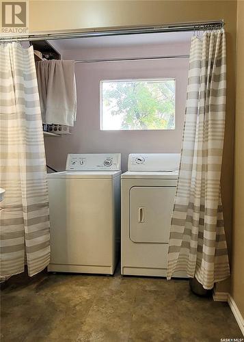 316 Young Street, Rosetown, SK - Indoor Photo Showing Laundry Room