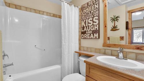 102 - 701 14A Crescent, Invermere, BC - Indoor Photo Showing Bathroom