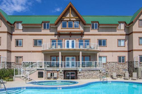 102 - 701 14A Crescent, Invermere, BC - Outdoor With In Ground Pool