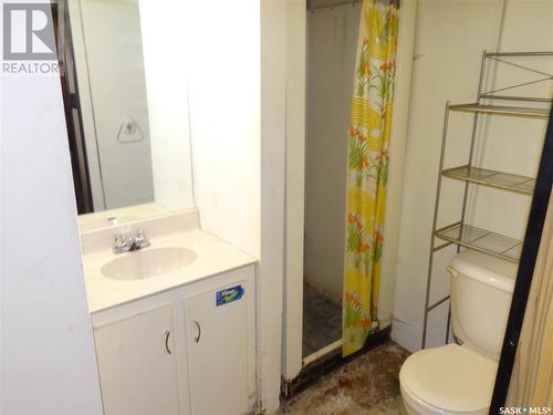 902 J Avenue, Perdue, SK - Indoor Photo Showing Bathroom