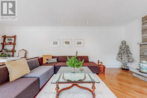 1401 Bunsden Ave, Mississauga, ON - Indoor Photo Showing Living Room