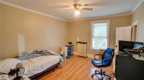 4 Ward Avenue, Hamilton, ON - Indoor Photo Showing Bedroom