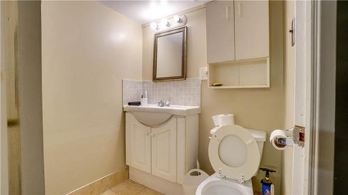 4 Ward Avenue, Hamilton, ON - Indoor Photo Showing Bathroom