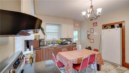 4 Ward Avenue, Hamilton, ON - Indoor Photo Showing Dining Room