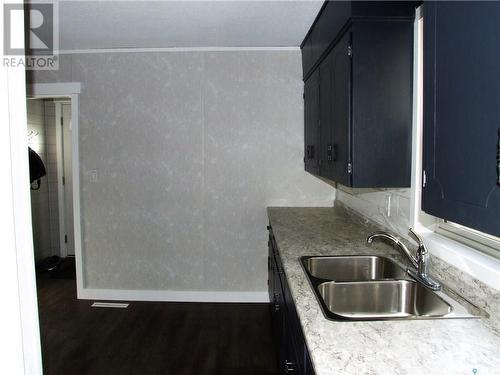 118 2Nd Street W, Leader, SK - Indoor Photo Showing Kitchen With Double Sink
