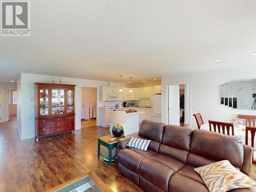 6-4415 Manson Ave, Powell River, BC - Indoor Photo Showing Living Room