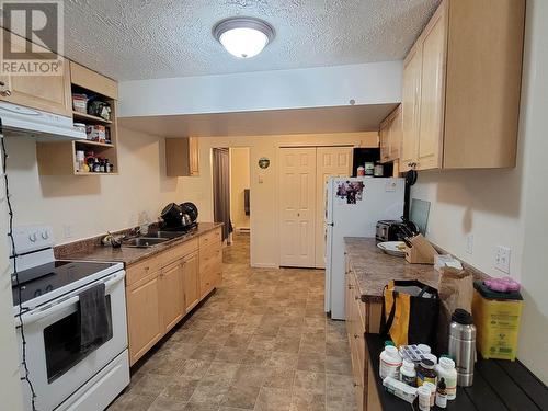 643 Murphy Street, Quesnel, BC - Indoor Photo Showing Kitchen With Double Sink