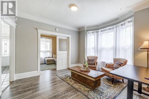 60 Fairleigh Ave N, Hamilton, ON - Indoor Photo Showing Living Room