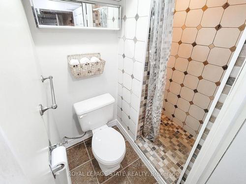 56 Luscombe St, Hamilton, ON - Indoor Photo Showing Bathroom