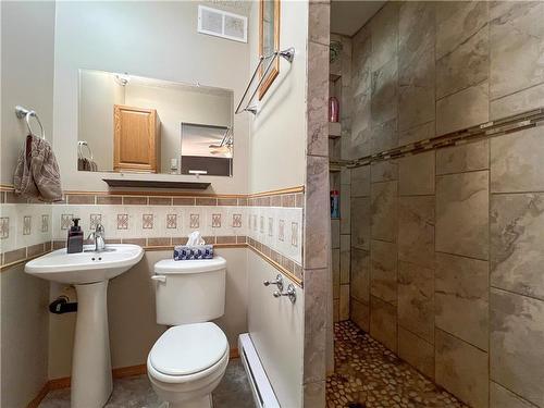 526 Third Avenue, Reston, MB - Indoor Photo Showing Bathroom