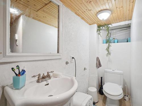 Powder room - 1323 Ch. Du Bord-De-L'Eau, Laval (Sainte-Dorothée), QC - Indoor Photo Showing Bathroom