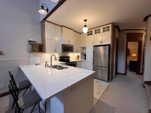 Cuisine - 4-122 Ch. Des Quatre-Sommets, Mont-Tremblant, QC - Indoor Photo Showing Kitchen With Double Sink