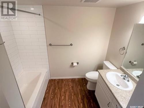410 680 7Th Avenue E, Melville, SK - Indoor Photo Showing Bathroom