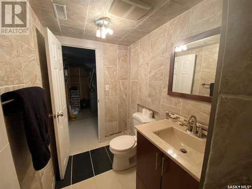504 Highfield Crescent, Weyburn, SK - Indoor Photo Showing Bathroom
