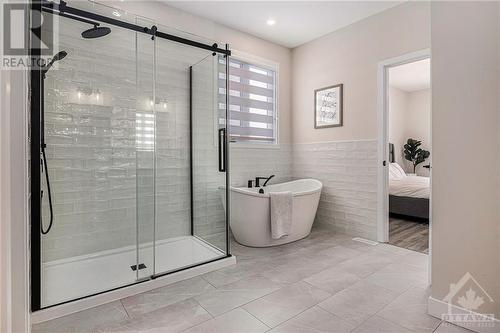 Principal bedroom Ensuite bathroom - *NOT THE HOME FOR SALE - SAME MODEL PREVIOUSLY BUILT BY BUILDER* - 260 Trudeau Crescent, Russell, ON - Indoor Photo Showing Bathroom