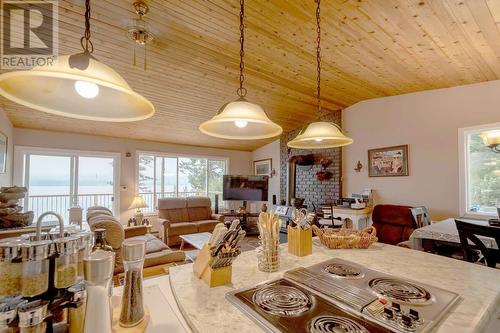 4803 Lakeview Road, Lac La Hache, BC - Indoor Photo Showing Dining Room