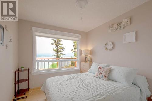 4803 Lakeview Road, Lac La Hache, BC - Indoor Photo Showing Bedroom