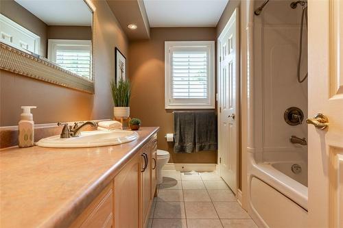 3 Comfort Court, Pelham, ON - Indoor Photo Showing Bathroom