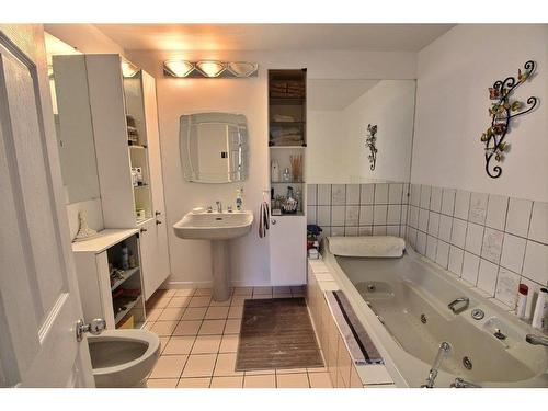 Bathroom - 389 Boul. Perron O., Saint-Siméon, QC - Indoor Photo Showing Bathroom