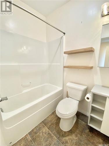 2030 6Th Avenue E, Prince Albert, SK - Indoor Photo Showing Bathroom