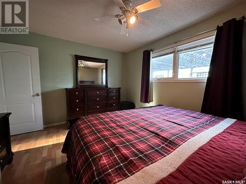 32 Metheral Bay, Weyburn, SK - Indoor Photo Showing Bedroom