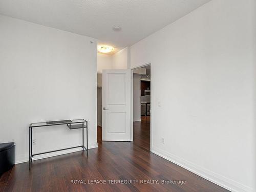 1002-75 North Park Rd, Vaughan, ON - Indoor Photo Showing Other Room