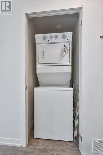 #2109 -2087 Fairview St, Burlington, ON - Indoor Photo Showing Laundry Room