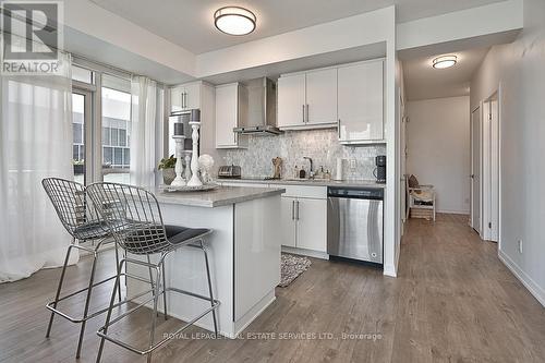 #2109 -2087 Fairview St, Burlington, ON - Indoor Photo Showing Kitchen With Upgraded Kitchen