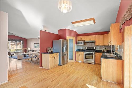 87 Foxwarren Drive, Winnipeg, MB - Indoor Photo Showing Kitchen