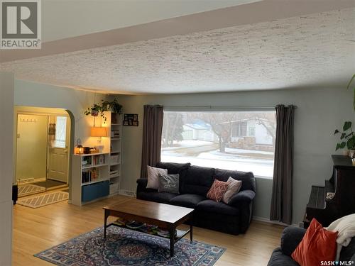 53 Creelman Street, Fillmore, SK - Indoor Photo Showing Living Room