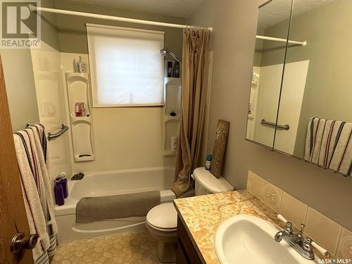 167 Montgomery Crescent, Weyburn, SK - Indoor Photo Showing Bathroom