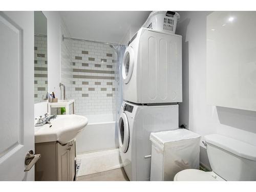 Salle de bains - 5583  - 5585 Rue Hadley, Montréal (Le Sud-Ouest), QC - Indoor Photo Showing Laundry Room