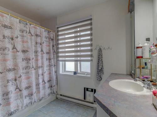 Salle de bains - 118 27E Avenue, Saint-Eustache, QC - Indoor Photo Showing Bathroom