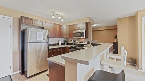 2206 - 205 Third Avenue, Invermere, BC - Indoor Photo Showing Kitchen