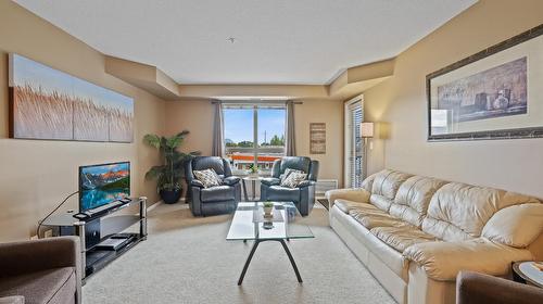 2206 - 205 Third Avenue, Invermere, BC - Indoor Photo Showing Living Room