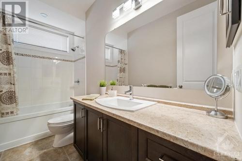 515 Ruby Street, Rockland, ON - Indoor Photo Showing Bathroom