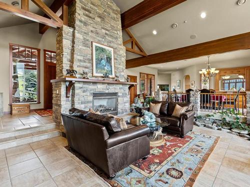 1060 Heffley Louis Cr Rd, Sun Peaks, BC - Indoor Photo Showing Living Room With Fireplace