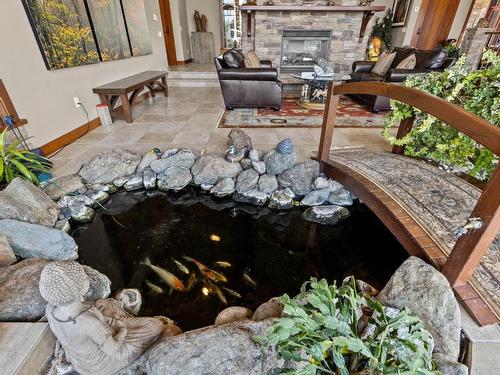 1060 Heffley Louis Cr Rd, Sun Peaks, BC - Indoor Photo Showing Living Room With Fireplace