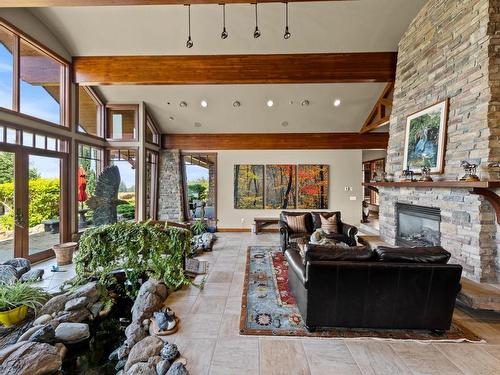 1060 Heffley Louis Cr Rd, Sun Peaks, BC - Indoor With Fireplace