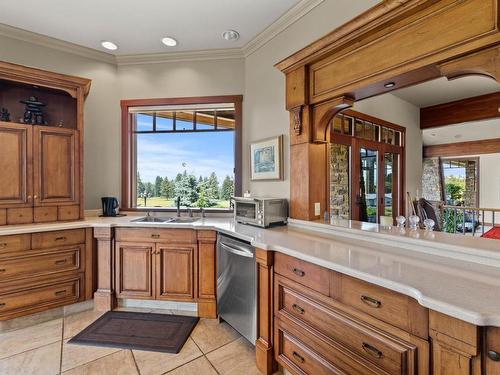 1060 Heffley Louis Cr Rd, Sun Peaks, BC - Indoor Photo Showing Kitchen